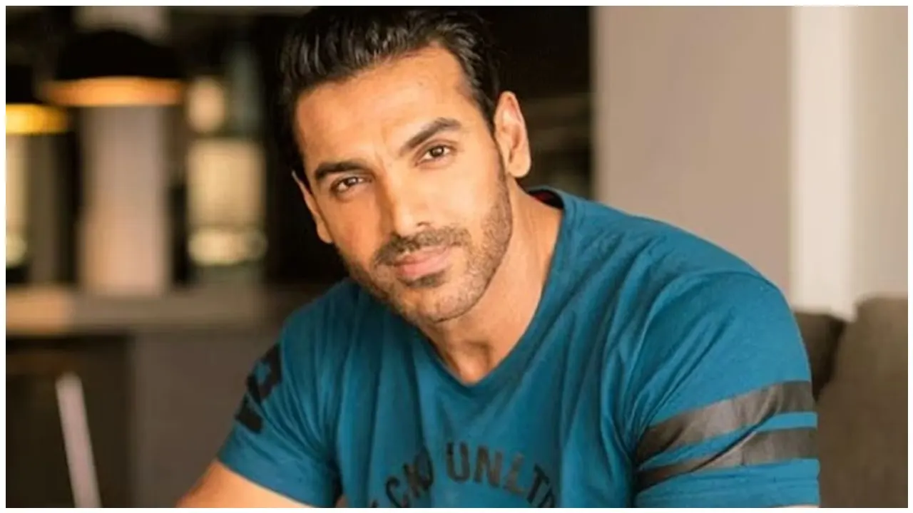 নায়িকাদের চেয়ে নায়কদের সঙ্গেই স্বচ্ছন্দ জন