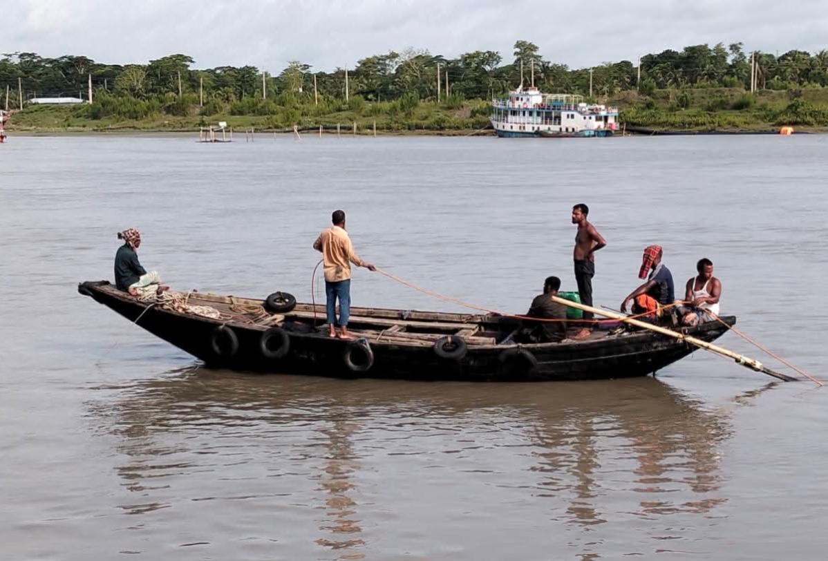 মোংলায় ট্রলার থেকে পশুর নদীতে পড়ে মাছ ব্যবসায়ী নিখোঁজ