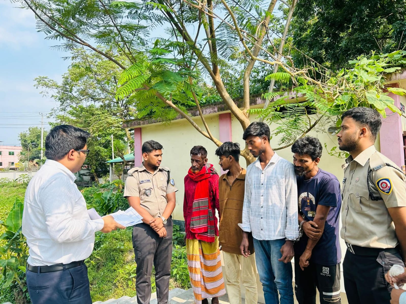 নরসিংদী জেলা প্রশাসনের মাদক বিরোধী অভিযানে আটক ৪