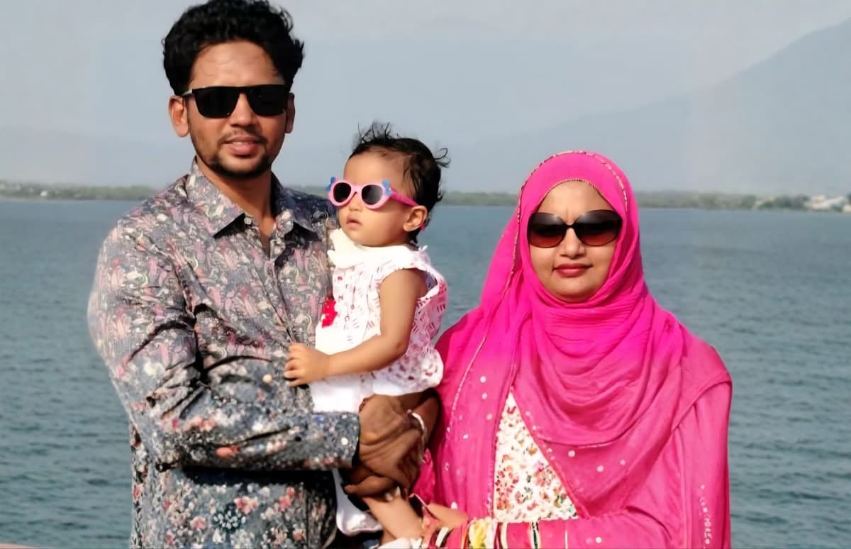 ছিটকে পড়া শিশুকে বাঁচাতে গিয়ে সড়কে ঝরল মা-সন্তানের প্রাণ