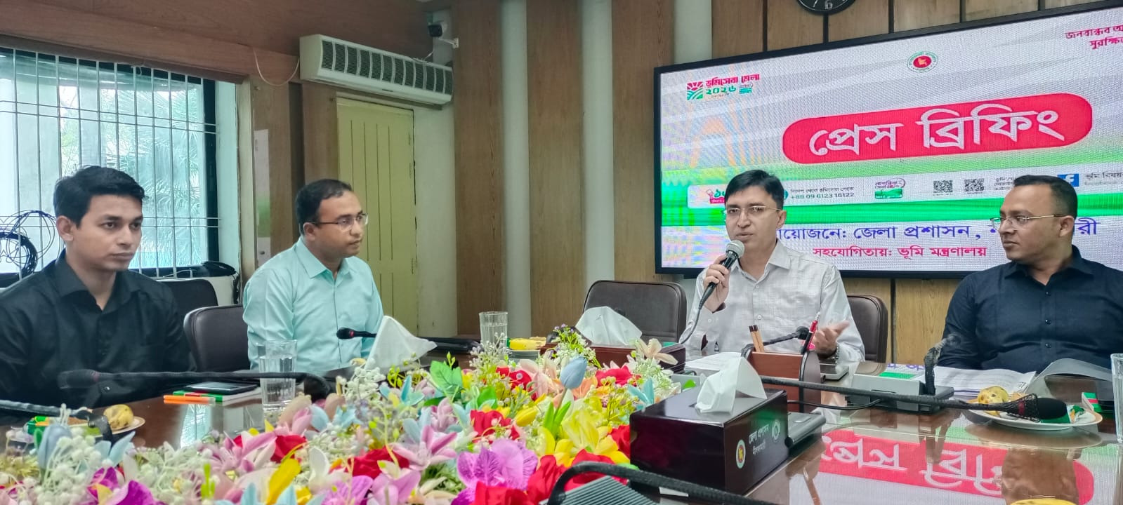 নীলফামারীতে ভূমি সেবা সপ্তাহ জেলা প্রশাসনের প্রেস ব্রিফিং