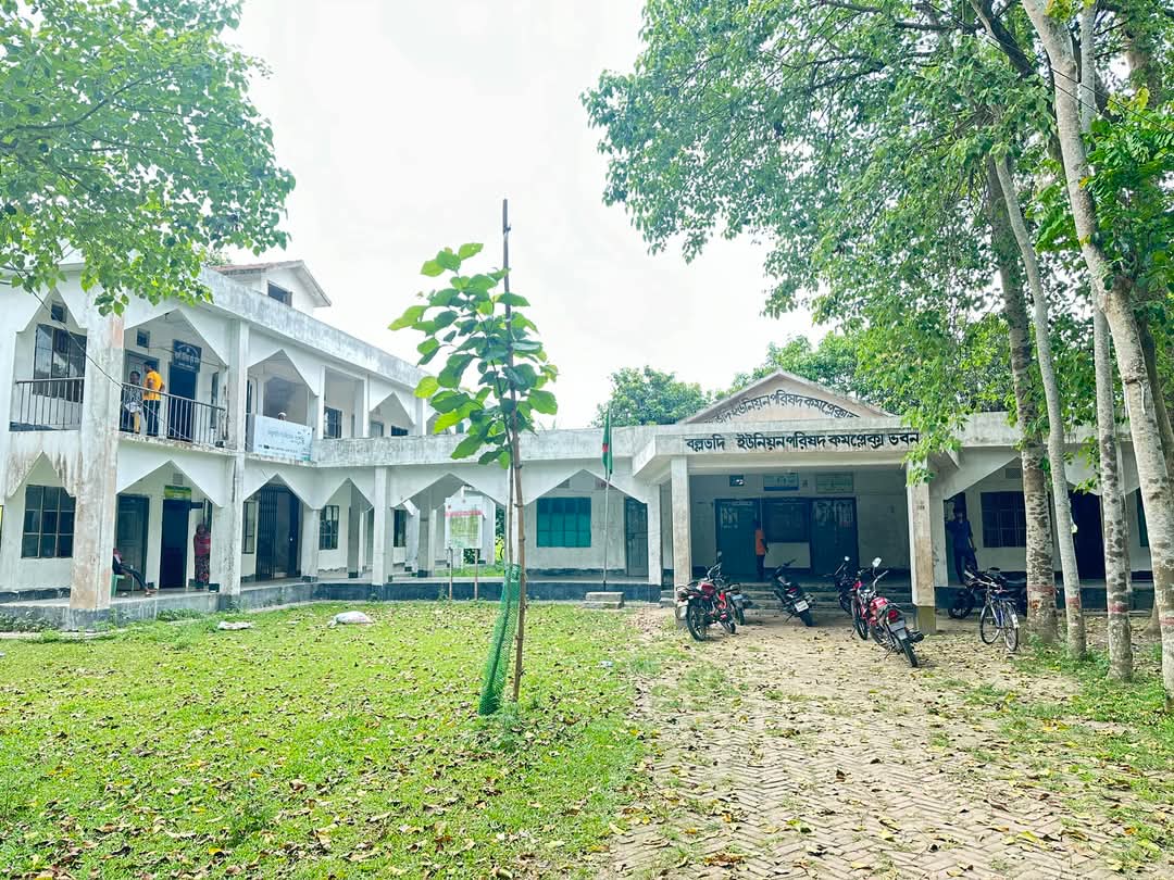 ফরিদপুরে টর্চ লাইটের আলো মুখে পড়া নিয়ে সংঘর্ষ, আহত ৪