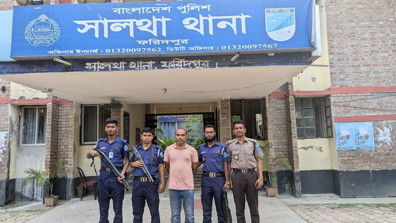 গোপন অভিযানে যুবলীগ সভাপতি ও ইউপি চেয়ারম্যান গ্রেপ্তার
