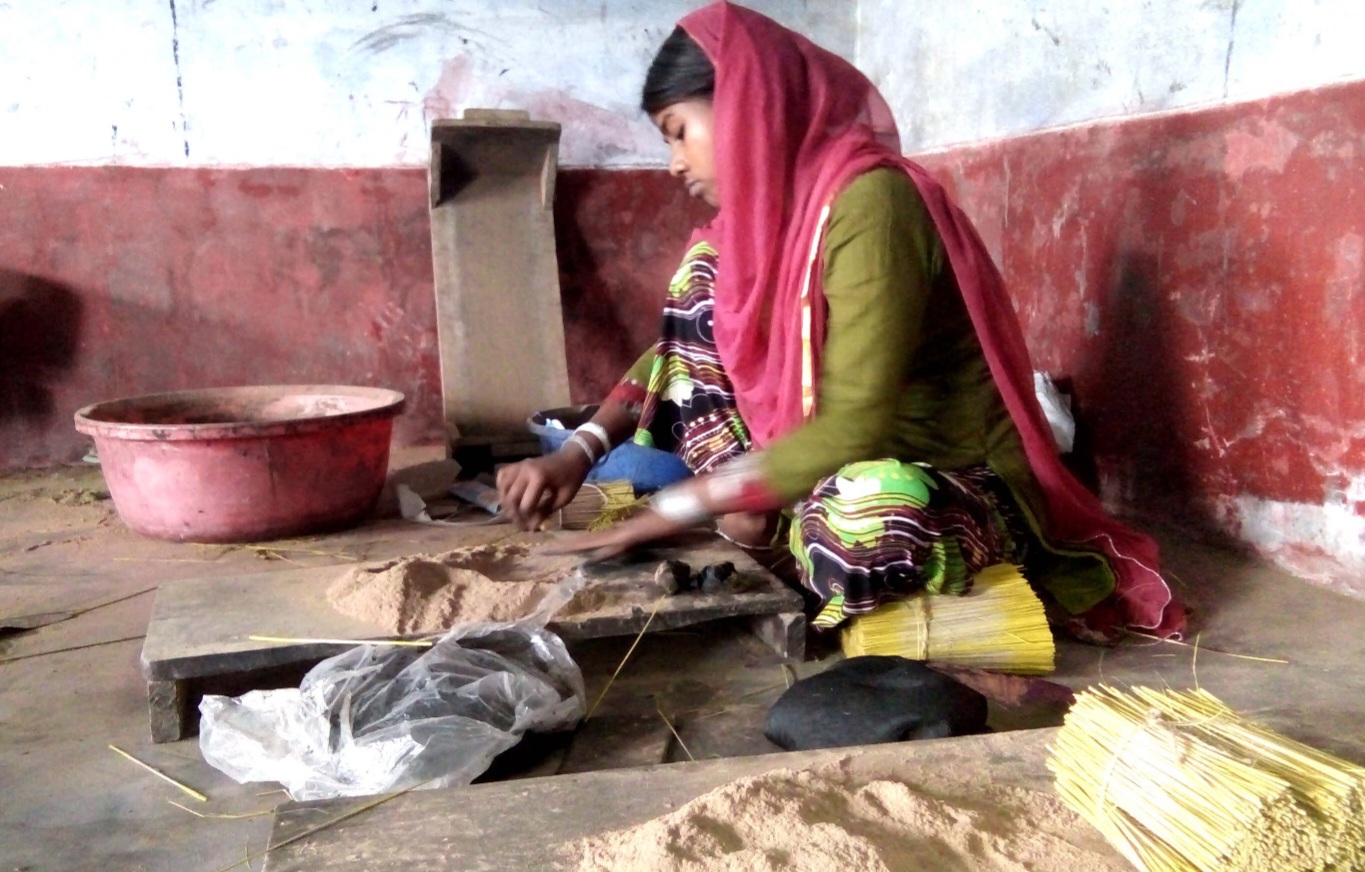 সৈয়দপুরে ক্ষুদ্র শিল্পে নারীদের সাফল্য