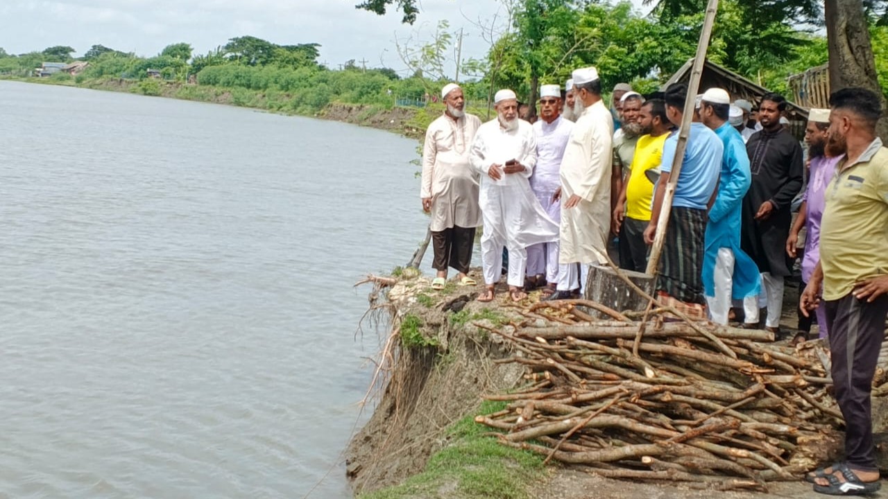 বেতনার ভাঙনে আশাশুনির তিন ইউনিয়ন, তালার একাধিক গ্রাম প্লাবনের ঝুঁকিতে
