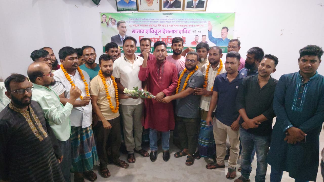 সাতক্ষীরায় জামায়াতের অর্ধশতাধিক নেতাকর্মীর বিএনপির শ্রমিক দলে যোগদান