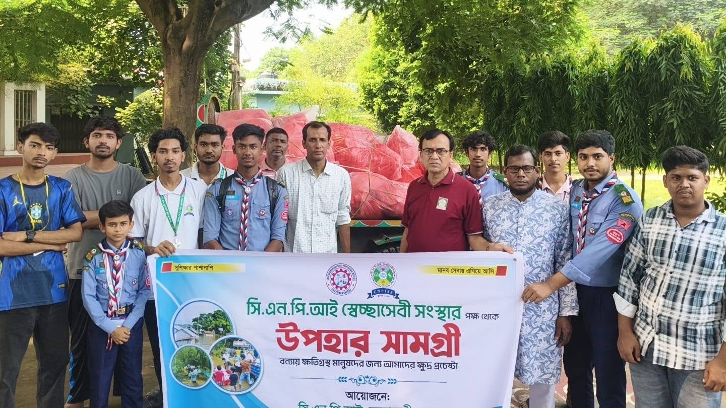 চাঁপাইনবাবগঞ্জে বন্যাদুর্গত ৩০০ পরিবারে পলিটেকনিকের ত্রাণ