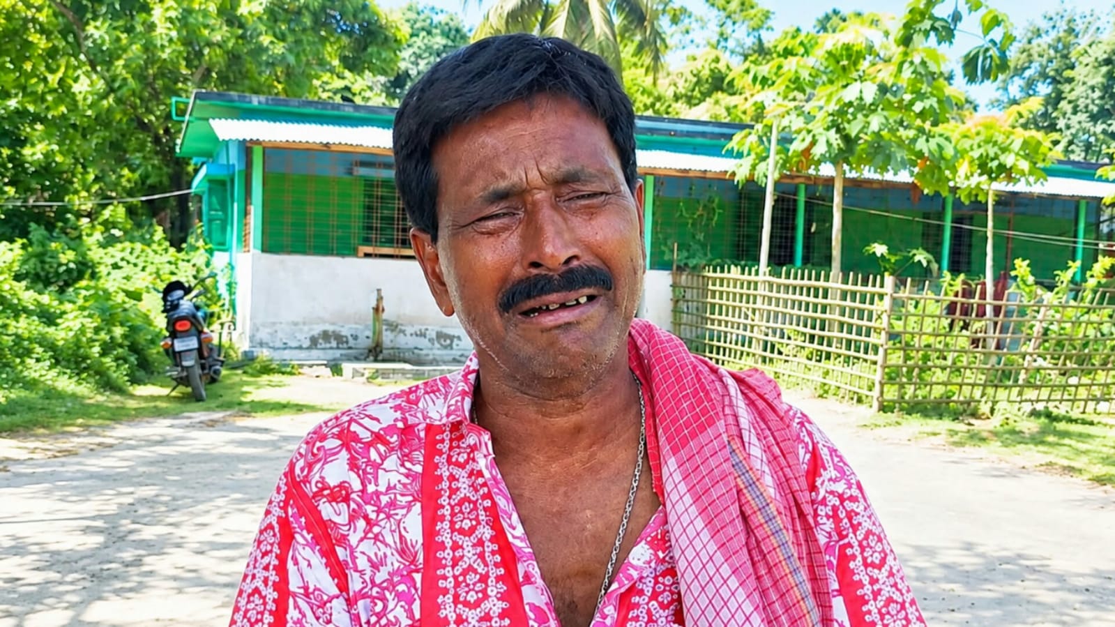 পঞ্চগড়ে আত্মীয়ের বাড়িতে বেড়াতে এসে পাসপোর্ট হারিয়ে বিপাকে ৩ ভারতীয় নাগরিক