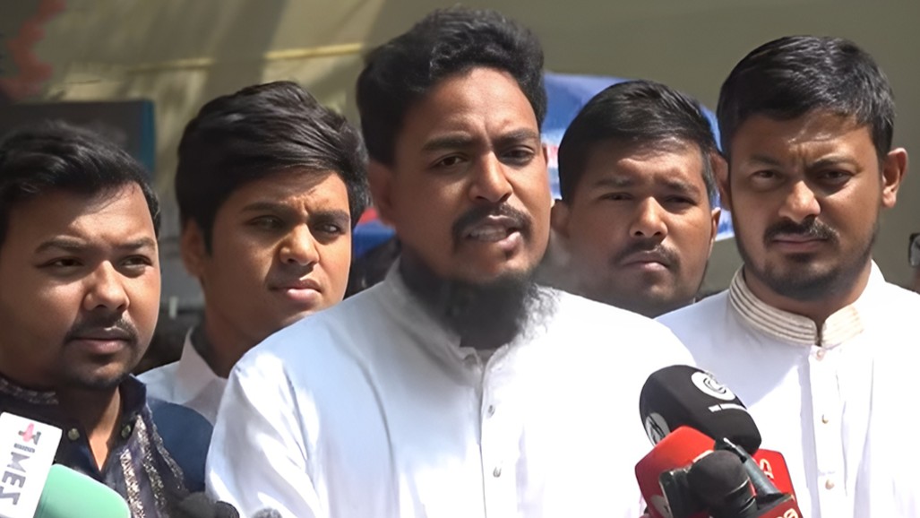 ইশরাকের অস্ত্র হাতে নামার ঘটনায় স্বরাষ্ট্র মন্ত্রণালয়ের ব্যর্থতা দেখছেন আখতার