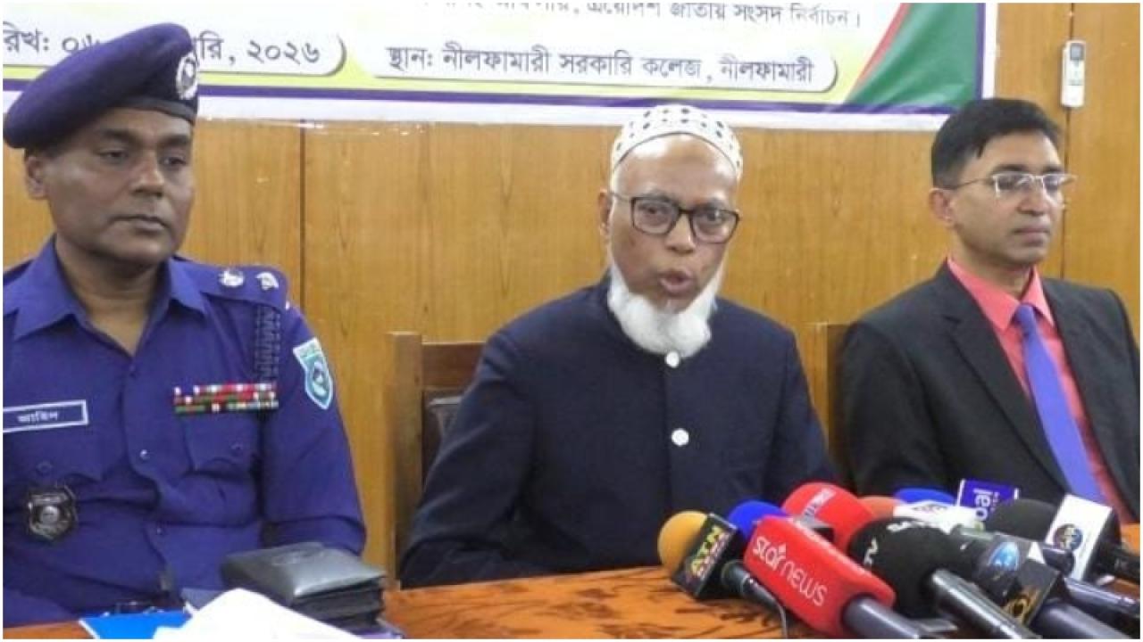 নীলফামারীতে বক্তব্য রাখছেন নির্বাচন কমিশনার (ইসি) আব্দুর রহমানেল মাছউদ।