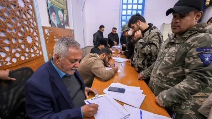 হাজার হাজার ইরাকি একটি অঙ্গীকারনামায় স্বাক্ষর করেছেন। ছবি সংগৃহীত